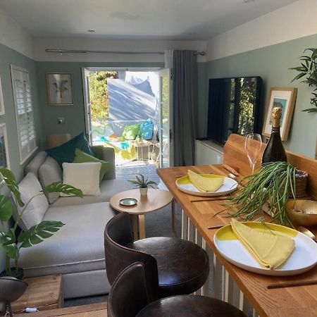 Апартаменты Town Centre Garden Retreat Челтенхам Экстерьер фото