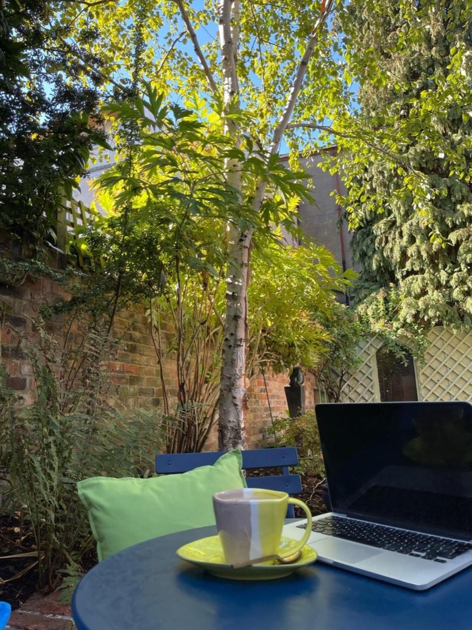 Апартаменты Town Centre Garden Retreat Челтенхам Экстерьер фото